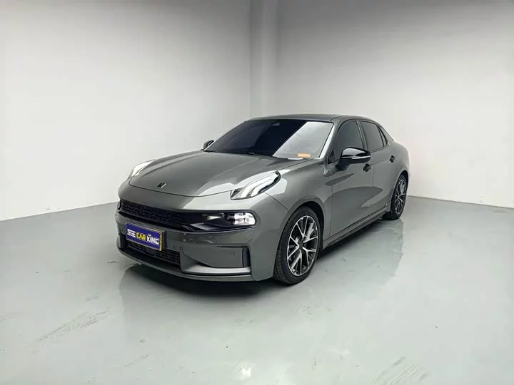 Lynk & Co 03