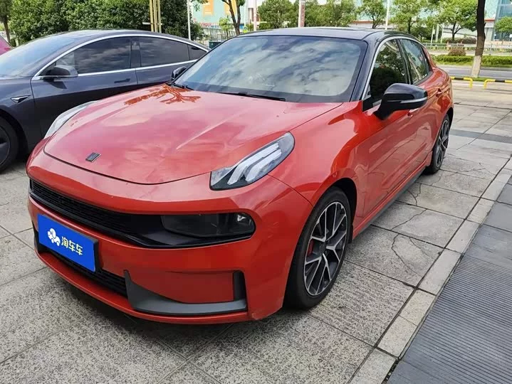 Lynk & Co 03