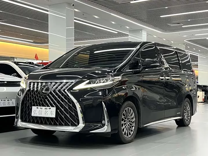 Lexus LM