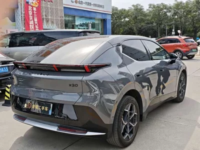 Lynk & Co Z20