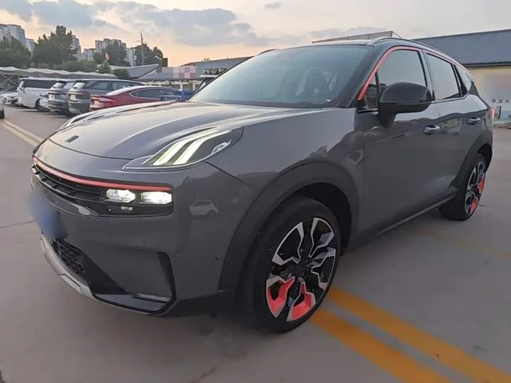 Lynk & Co 06