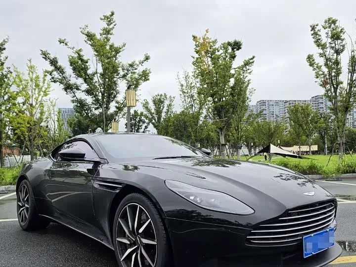 Aston Martin DB11