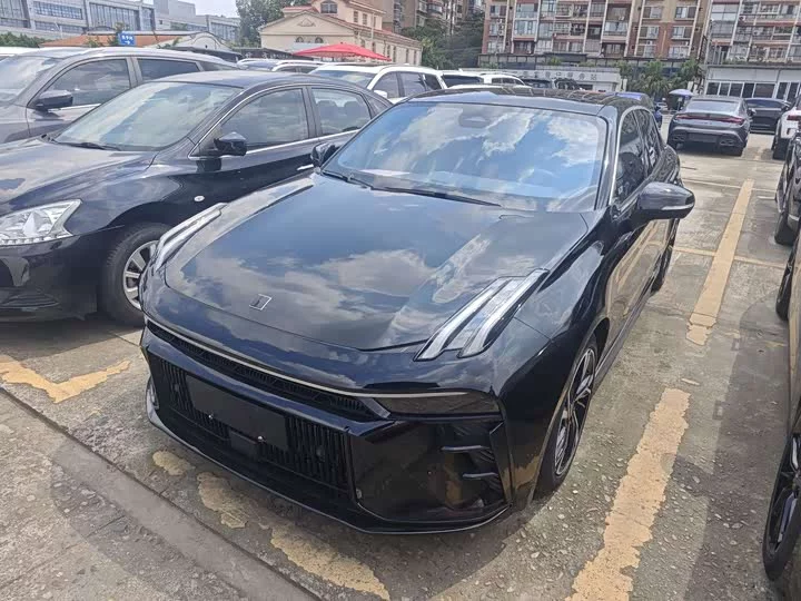 Lynk & Co 03