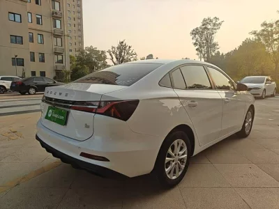 Roewe i5