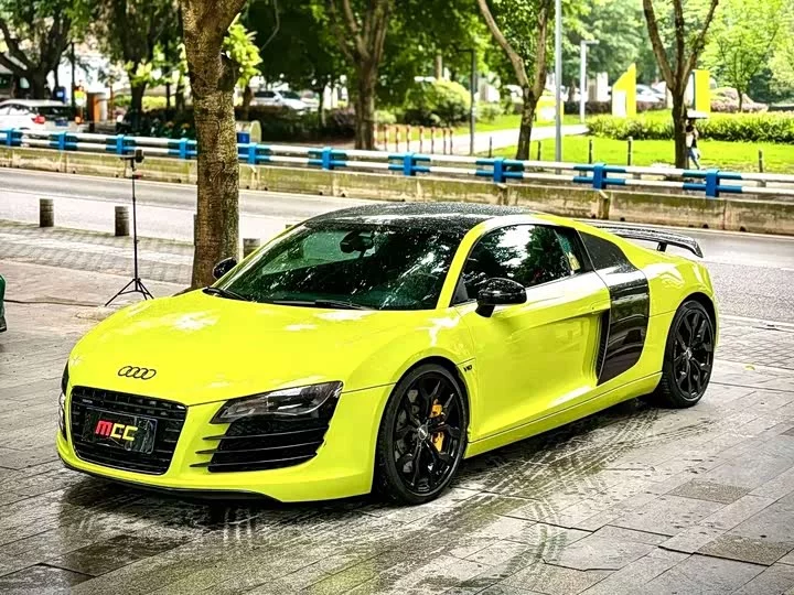Audi R8