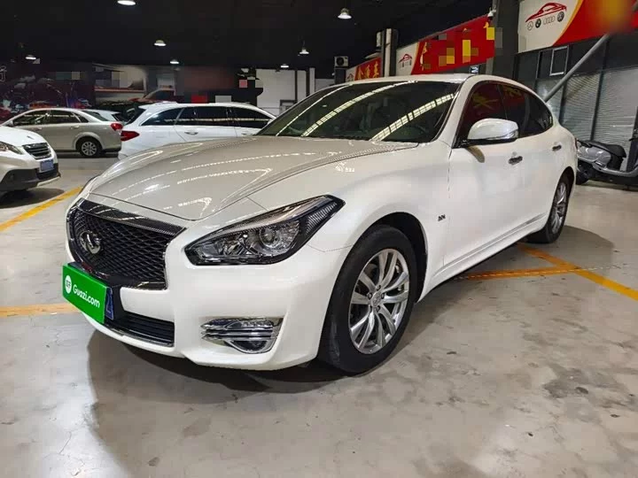 Infiniti Q70