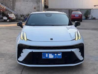 Lynk & Co 03