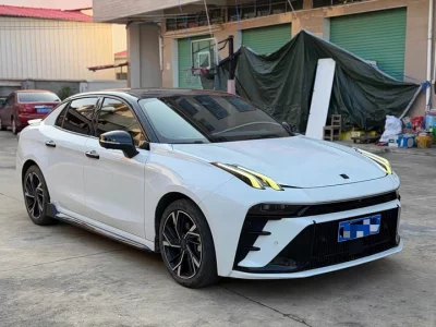 Lynk & Co 03