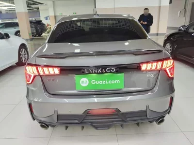 Lynk & Co 03