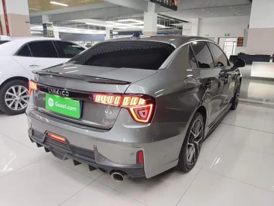 Lynk & Co 03