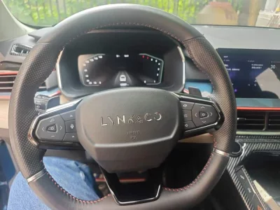 Lynk & Co 06