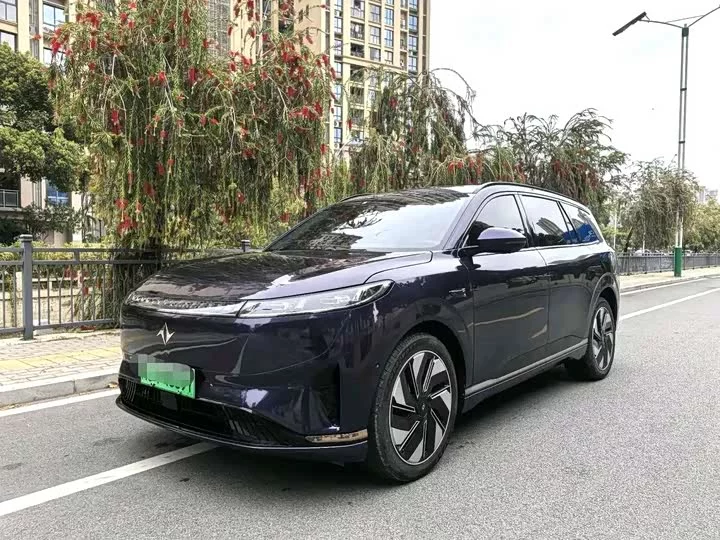 Dongfeng eπ008