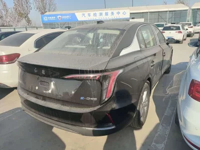 Hongqi E-QM5