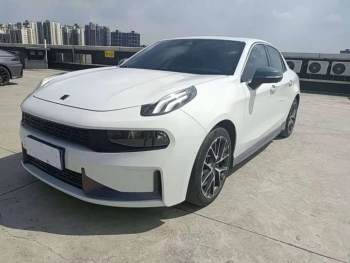 Lynk & Co 03