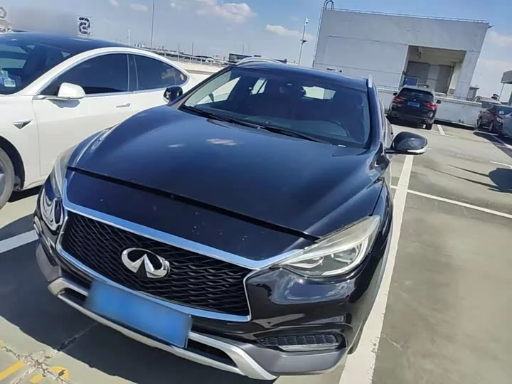 Infiniti QX30