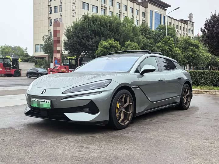 Denza Z9GT