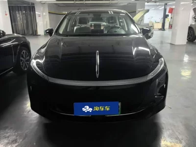 Hongqi E-QM5