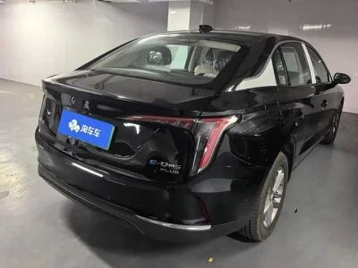 Hongqi E-QM5