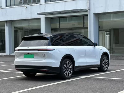 NIO ES8