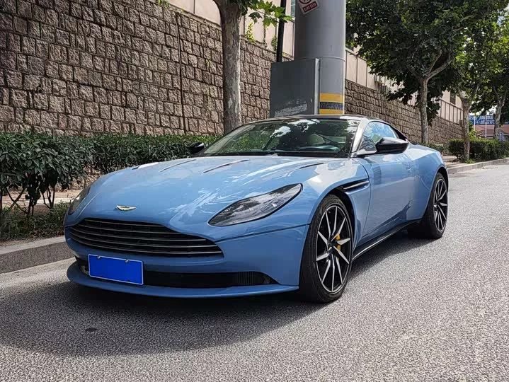 Aston Martin DB11