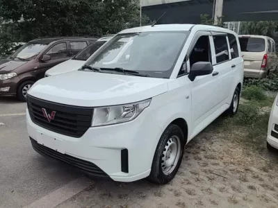 Wuling Hongguang PLUS