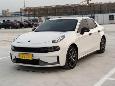 Lynk & Co 03