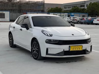 Lynk & Co 03