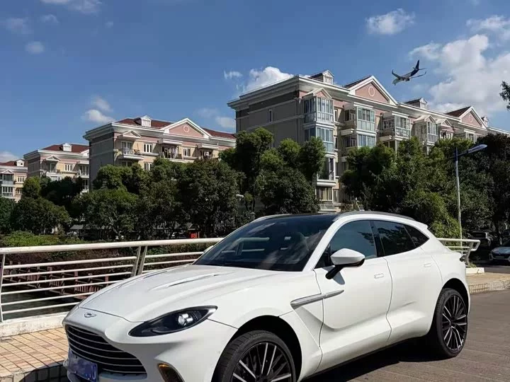 Aston Martin DBX