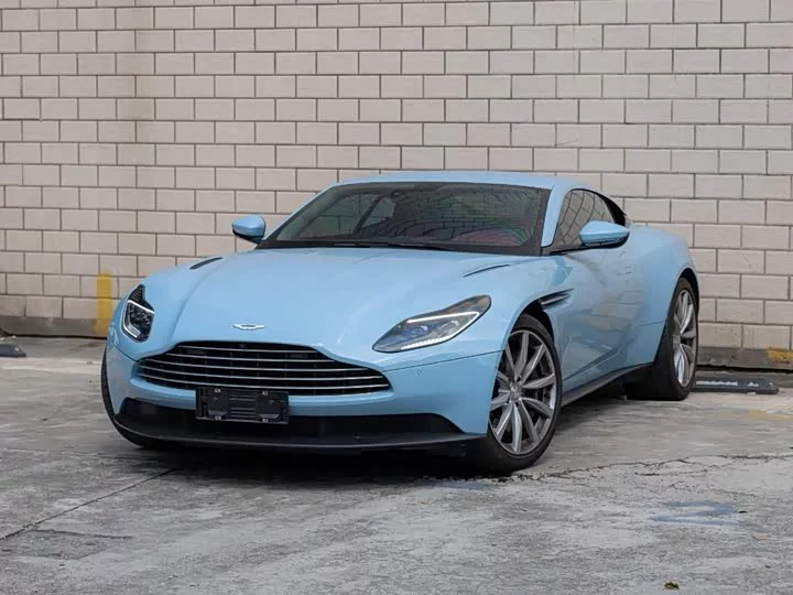 Aston Martin DB11