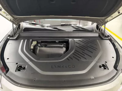 Lynk & Co 900