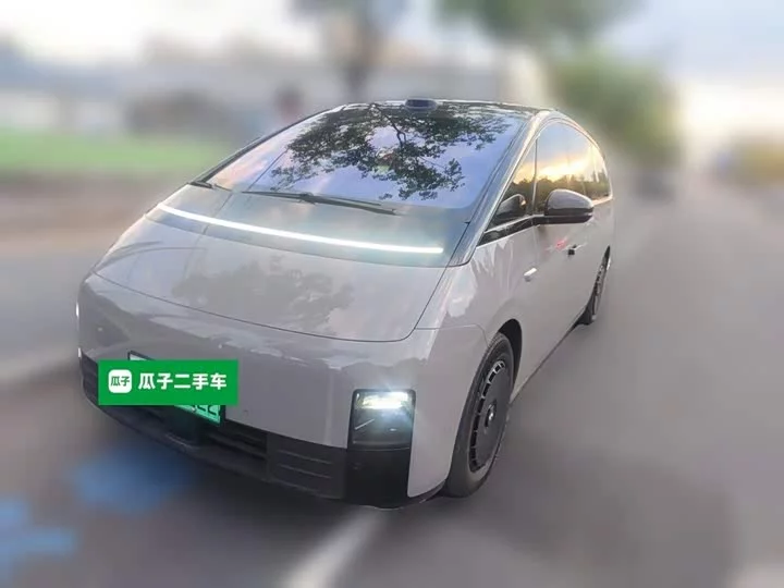Lixiang MEGA