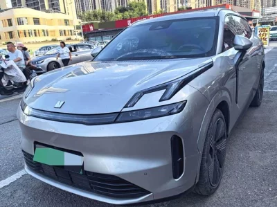 Lynk & Co 08 EM-P