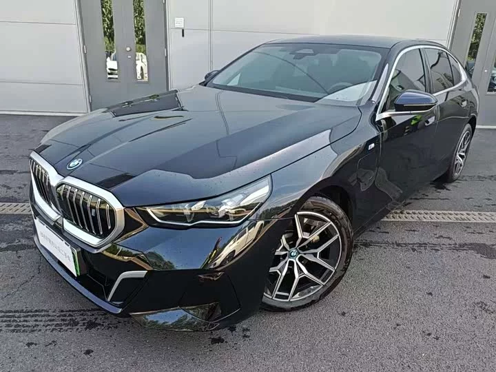BMW i5