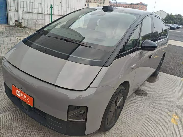 Lixiang MEGA