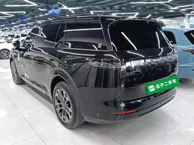 Lynk & Co 900