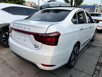 Dongfeng E70