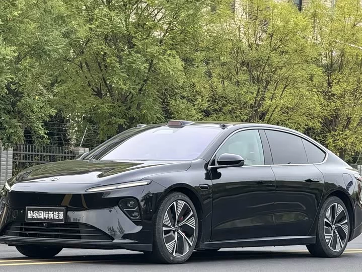 NIO ET7