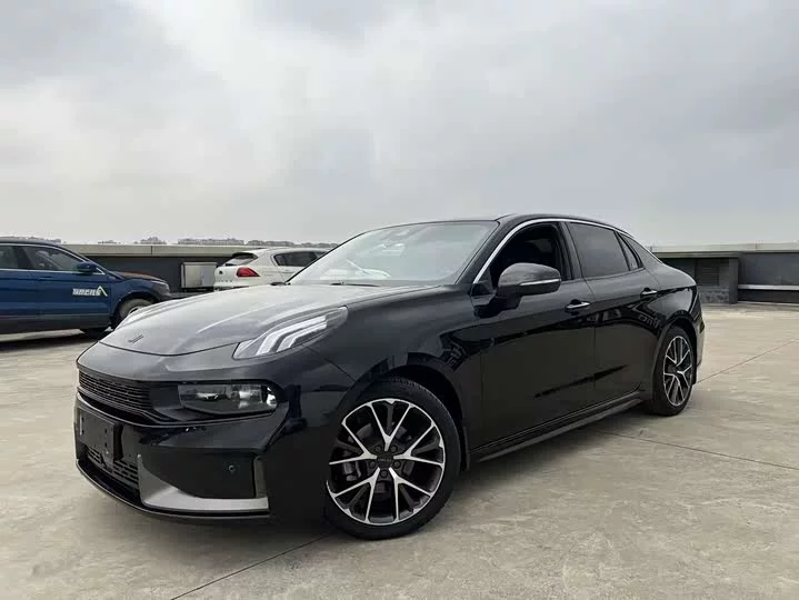 Lynk & Co 03
