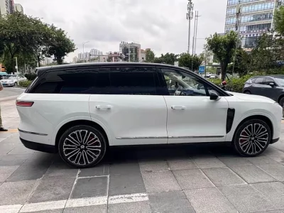 NIO ES8