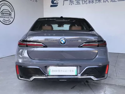 BMW i7