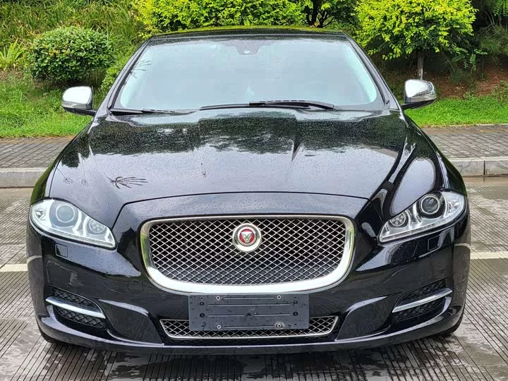 Jaguar XJ