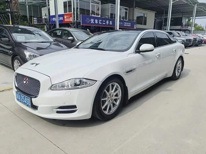 Jaguar XJ