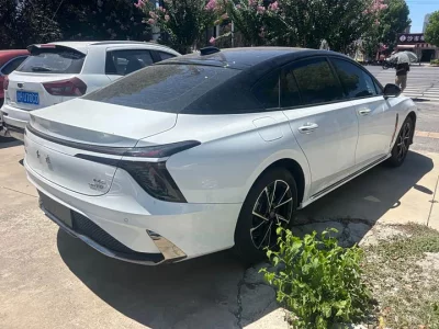 Hongqi H6