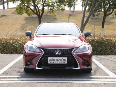 Lexus IS