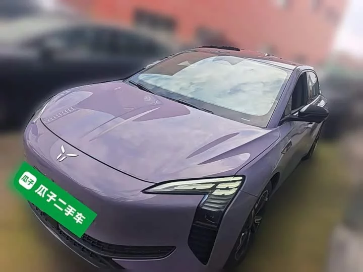 Hongqi EH7