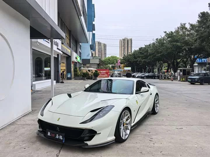 Ferrari 812