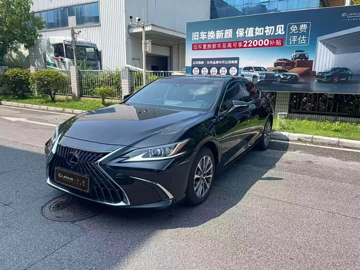Lexus ES