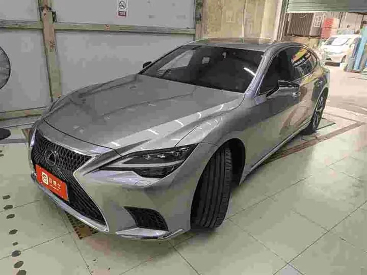 Lexus LS