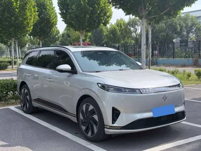 Dongfeng eπ008