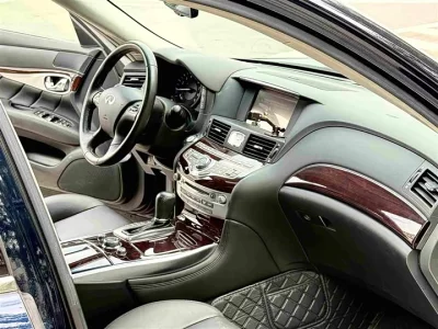 Infiniti Q70